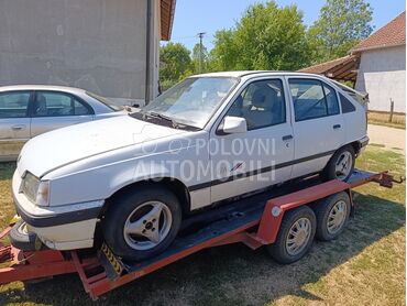 Opel Kadett (može zamena), 250 €, 1991. Limuzina, Benzin | 1600 cm3, 280.000 km, 65kW (88 KS), Manuelni 5 brzina, 4/5 vrata, 5 sedišta, Jagodina