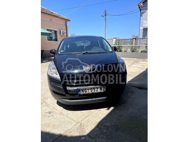 Peugeot 3008 1,6 VTI, 3.990 €, 2010. Hečbek, Benzin | 1590 cm3, 197.000 km, 88kW (120 KS), Manuelni 5 brzina, 4/5 vrata, 5 sedišta, Dušanovac