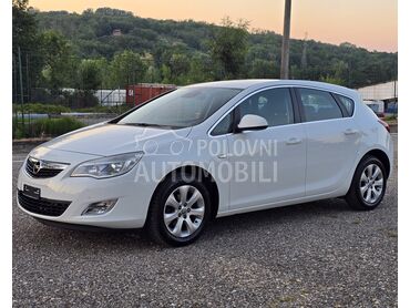 Opel Astra J 1.4t Cosmo Ch, 5.650 €, 2012. Hečbek, Benzin | 1362 cm3, 223.885 km, 103kW (140 KS), Manuelni 6 brzina, 4/5 vrata, 5 sedišta, Velika Plana