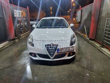 Alfa Romeo Giulietta, 5.700 €, 2013. Hečbek, Dizel | 1598 cm3, 215.000 km, 77kW (105 KS), Manuelni 6 brzina, 4/5 vrata, 5 sedišta, Beograd