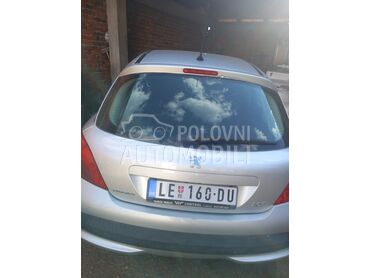 Peugeot 207, 2.700 €, 2008. Hečbek, Benzin | 1360 cm3, 150.000 km, 54kW (73 KS), Manuelni 5 brzina, 4/5 vrata, 5 sedišta, Leskovac