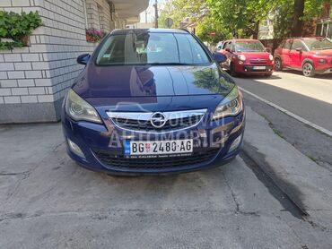 Opel Astra J 1,7 cdti spoprtourer, 4.200 €, 2011. Karavan, Dizel | 1686 cm3, 200.000 km, 81kW (110 KS), Manuelni 6 brzina, 4/5 vrata, 5 sedišta, Beograd