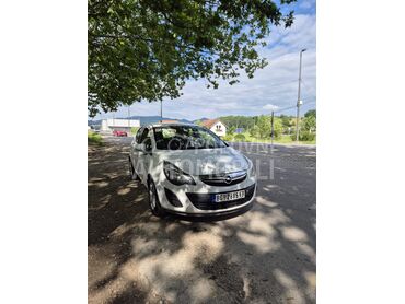 Opel Corsa D, 4.900 €, 2014. Hečbek, Benzin | 1400 cm3, 204.000 km, 74kW (101 KS), Manuelni 5 brzina, 4/5 vrata, 5 sedišta, Gornji Milanovac