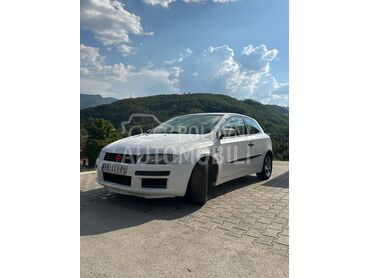 Fiat Stilo Fiat stilo 16 v, 1.300 €, 2002. Hečbek, Benzin + Gas (TNG) | 1596 cm3, 226.137 km, 76kW (103 KS), Manuelni 5 brzina, 2/3 vrata, 5 sedišta, Priboj