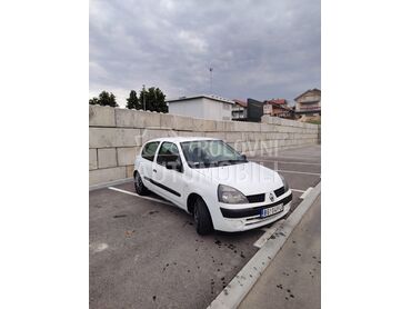 Renault Clio 1.5 (može zamena), 799 €, 2003. Hečbek, Dizel | 1461 cm3, 320.000 km, 48kW (65 KS), Manuelni 5 brzina, 2/3 vrata, 5 sedišta, Smederevo