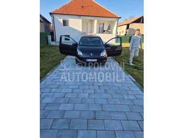 Renault Twingo, 2.999 €, 2011. Hečbek, Benzin | 1149 cm3, 232.000 km, 55kW (75 KS), Manuelni 5 brzina, 2/3 vrata, 4 sedišta, Doljevac