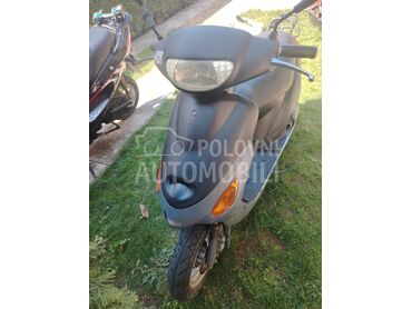 Sprint Hong Yi, 250 €, 2005. , 49 cm3, 12.000 km, 2kW (3 KS), Scooter, Paraćin