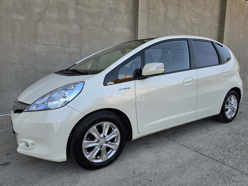 Honda Jazz ГИБРИД 1.3
