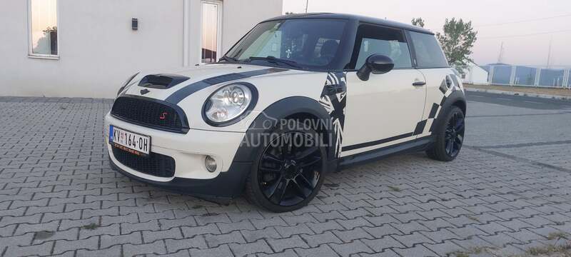 MINI Cooper S cooper S (можно заменить)