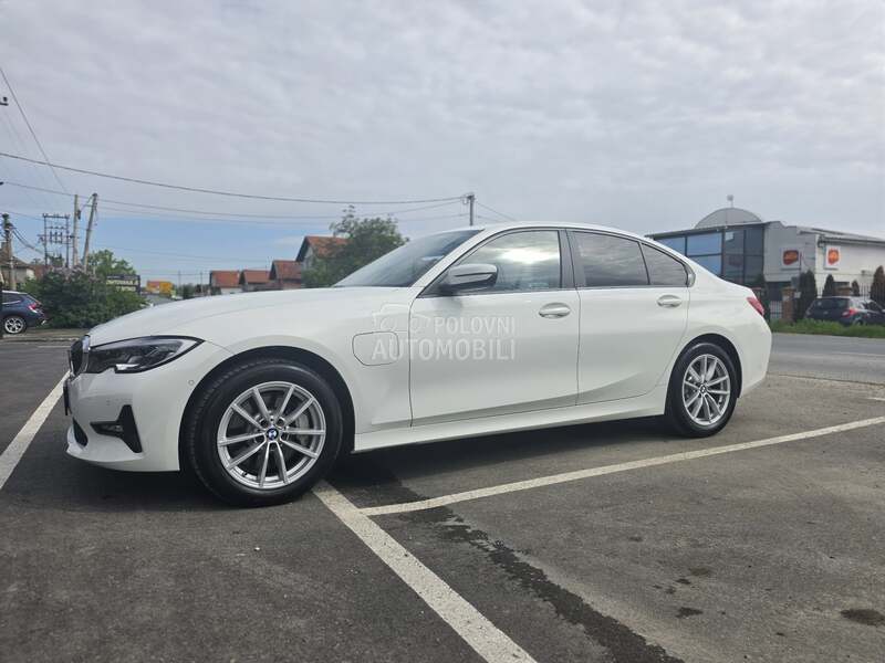 BMW 330 330e гибридный (можно заменить)