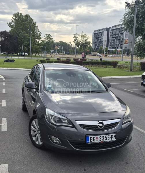 Opel Astra J