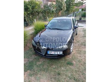 Alfa Romeo 147 1.6 (može zamena), 2.000 €, 2007. Hečbek, Benzin + Gas (TNG) | 1598 cm3, 270.000 km, 77kW (105 KS), Manuelni 5 brzina, 4/5 vrata, 5 sedišta, Smederevska Palanka