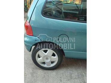 Renault Twingo 1.2 16v, Po dogovoru, 2002. Hečbek, Benzin | 1149 cm3, 159.000 km, 55kW (75 KS), Manuelni 5 brzina, 2/3 vrata, 4 sedišta, Kruševac