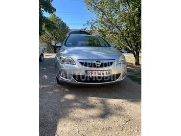 Opel Astra J