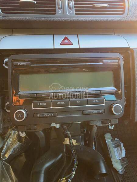 Fabricki original Radio za Volkswagen Passat B6