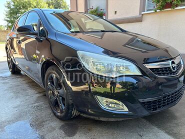 Opel Astra J 1.7CDTI (može zamena), 3.800 €, 2011. Hečbek, Dizel | 1686 cm3, 220.000 km, 81kW (110 KS), Manuelni 6 brzina, 4/5 vrata, 5 sedišta, Novi Sad