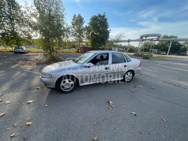 Opel Vectra B 1.8 i, 1.350 €, 2001. Limuzina, Benzin + Gas (TNG) | 1800 cm3, 305.800 km, 92kW (125 KS), Manuelni 5 brzina, 4/5 vrata, 5 sedišta, Požarevac