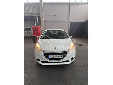 Peugeot 208, 3.900 €, 2013. Hečbek, Benzin | 1199 cm3, 163.800 km, 60kW (82 KS), Manuelni 5 brzina, 4/5 vrata, 5 sedišta, Beograd