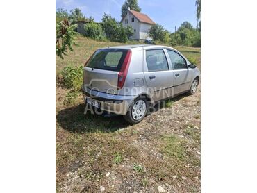 Fiat Punto gtd, 900 €, 2002. Limuzina, Dizel | 1900 cm3, 297.000 km, 59kW (80 KS), Manuelni 5 brzina, 4/5 vrata, 5 sedišta, Valjevo