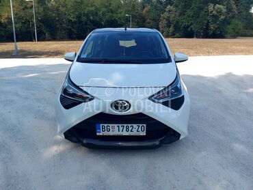 Toyota Aygo, 10.350 €, 2019. Hečbek, Benzin | 998 cm3, 21.430 km, 53kW (72 KS), Manuelni 5 brzina, 4/5 vrata, 4 sedišta, Beograd