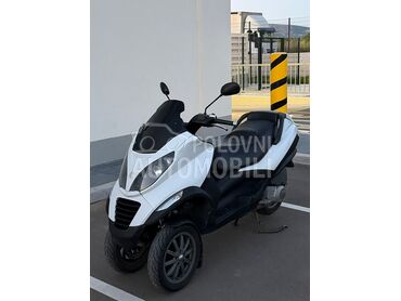 Piaggio MP3 250 (može zamena), 2.799 €, 2006. , 244 cm3, 43.000 km, 17kW (23 KS), Scooter, Niš