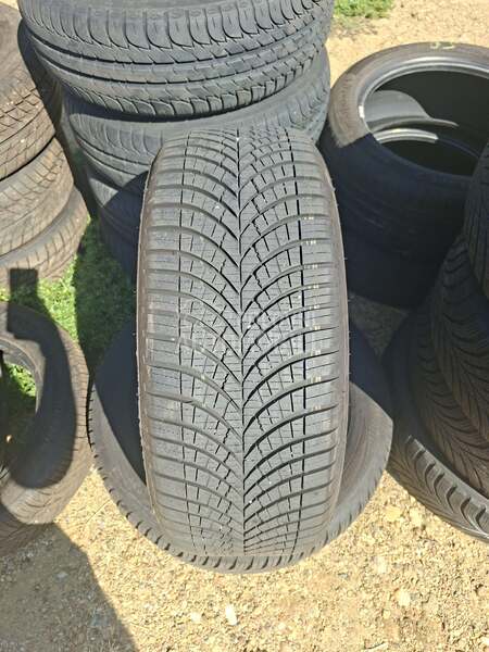 Goodyear 215/55 R17 Zimska