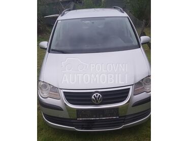 Volkswagen Touran, 3.850 €, 2007. Monovolumen (MiniVan), Dizel | 1898 cm3, 256.684 km, 66kW (90 KS), Manuelni 6 brzina, 4/5 vrata, 5 sedišta, Valjevo