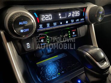 Toyota RAV 4 AWDi/EXECUTIVE/Pano, 27.900 €, 2019. Džip/SUV, Hibridni pogon (benzin) | 2487 cm3, 179.000 km, 163kW (222 KS), Automatski / poluautomatski, 4/5 vrata, 5 sedišta, Niš