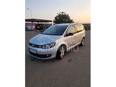 Volkswagen Touran 2.0 (može zamena), 7.300 €, 2012. Monovolumen (MiniVan), Dizel | 1968 cm3, 207.000 km, 103kW (140 KS), Manuelni 6 brzina, 4/5 vrata, 7 sedišta, Vranje