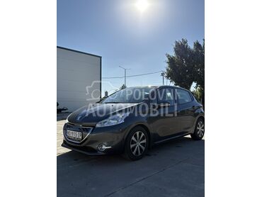 Peugeot 208 1.4hdi, 5.550 €, 2012. Hečbek, Dizel | 1400 cm3, 204.000 km, 50kW (68 KS), Automatski / poluautomatski, 4/5 vrata, 5 sedišta, Temerin