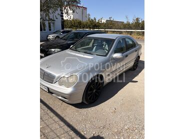 Mercedes Benz C 180 w203, 2.200 €, 2000. Limuzina, Benzin | 1998 cm3, 371.000 km, 95kW (129 KS), Manuelni 6 brzina, 4/5 vrata, 5 sedišta, Novi Sad