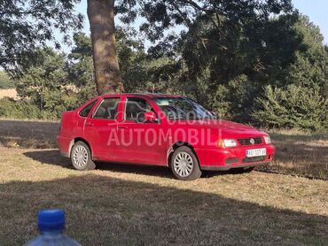 Volkswagen Polo Classic, 950 €, 1996. Limuzina, Benzin | 1390 cm3, 210.000 km, 44kW (60 KS), Manuelni 5 brzina, 4/5 vrata, 5 sedišta, Knić