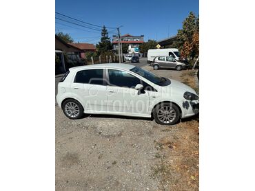 Fiat Grande Punto 1.3 multijet, 3.300 €, 2009. Hečbek, Dizel | 1248 cm3, 201.000 km, 55kW (75 KS), Manuelni 5 brzina, 4/5 vrata, 5 sedišta, Kragujevac