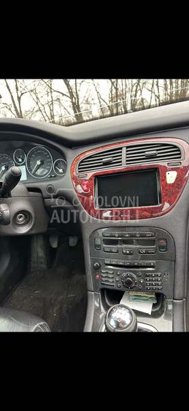 Fabricka multimedija za Peugeot 607