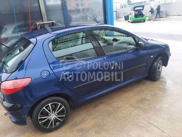 Peugeot 206 5vr. HITNA PRODAJA, 1.099 €, 2002. Hečbek, Benzin | 1124 cm3, 210.000 km, 44kW (60 KS), Manuelni 5 brzina, 4/5 vrata, 5 sedišta, Niš