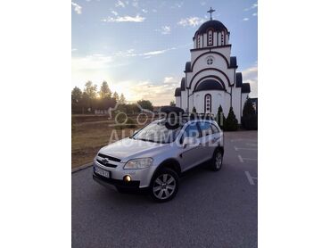 Chevrolet Captiva 2.0 LT oprema, 4.900 €, 2006. Džip/SUV, Dizel | 1991 cm3, 237.723 km, 110kW (150 KS), Automatski / poluautomatski, 4/5 vrata, 7 sedišta, Kragujevac