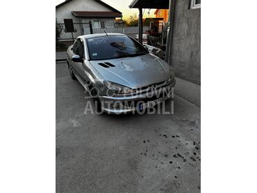 Peugeot 206, 2.000 €, 2001. Kabriolet/Roadster, Benzin | 1587 cm3, 200.000 km, 80kW (109 KS), Automatski / poluautomatski, 2/3 vrata, 4 sedišta, Beograd