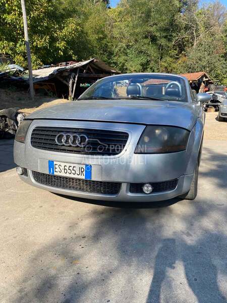 Audi TT 2003 Ceo auto u delovima - kompletan auto u delovima