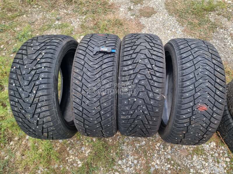 Yokohama 215/50 R17 Zimska
