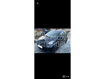 Toyota Aygo, 4.500 €, 2010. Hečbek, Benzin | 998 cm3, 135.000 km, 50kW (68 KS), Manuelni 5 brzina, 4/5 vrata, 4 sedišta, Beograd