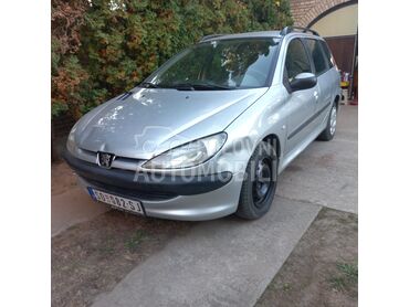 Peugeot 206 206 sw  1.1 (može zamena), 800 €, 2002. Karavan, Benzin | 1124 cm3, 232.324 km, 44kW (60 KS), Manuelni 5 brzina, 4/5 vrata, 5 sedišta, Sombor