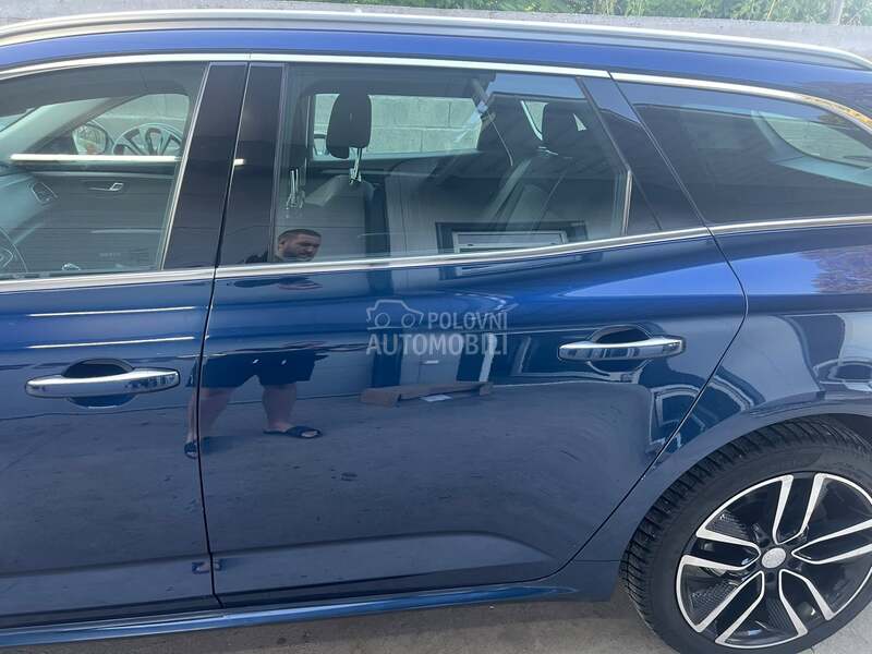 Staklo zadnje levo za karavana za Renault Talisman od 2015. do 2022. god.