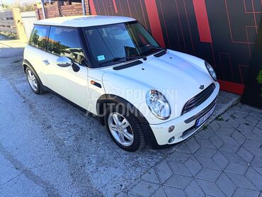 MINI Cooper 1.6, 4.000 €, 2005. Hečbek, Benzin | 1598 cm3, 194.000 km, 85kW (116 KS), Automatski / poluautomatski, 2/3 vrata, 4 sedišta, Jagodina