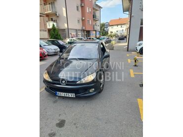 Peugeot 206 1.6 16v (može zamena), 1.150 €, 2003. Hečbek, Benzin | 1587 cm3, 123.456 km, 80kW (109 KS), Manuelni 5 brzina, 2/3 vrata, 5 sedišta, Borča