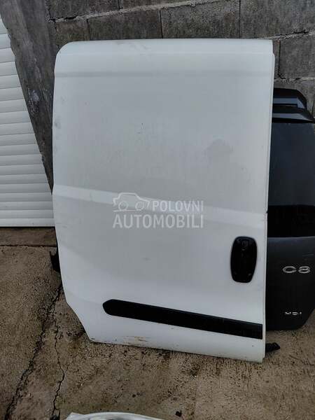 Desna klizna vrata bočna za Opel Combo od 2010. do 2018. god.