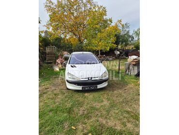 Peugeot 206 1.4 hdi, 370 €, 2001. Hečbek, Dizel | 1398 cm3, 250.000 km, 50kW (68 KS), Manuelni 5 brzina, 2/3 vrata, 5 sedišta, Lajkovac (Selo)