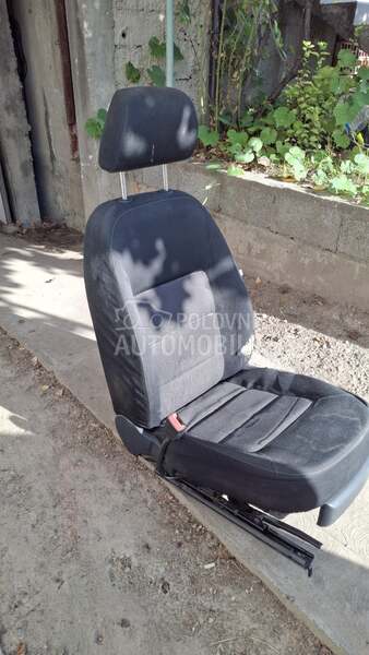Vozacevo sediste za Škoda Octavia od 2004. do 2013. god.