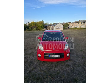 Daihatsu Sirion, 3.200 €, 2005. Hečbek, Benzin | 1298 cm3, 178.150 km, 64kW (87 KS), Manuelni 5 brzina, 4/5 vrata, 5 sedišta, Beograd