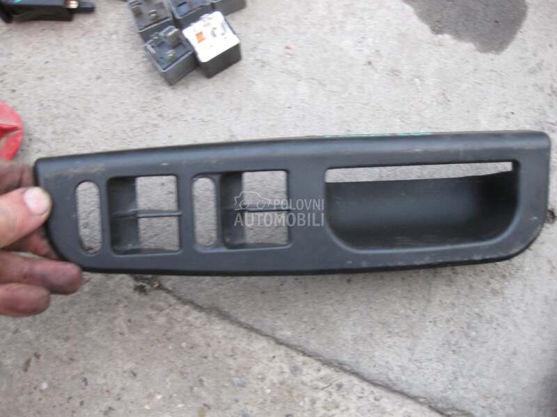 Obloga prekidaca podizaca za Volkswagen Passat B5.5 od 2001. do 2005. god.
