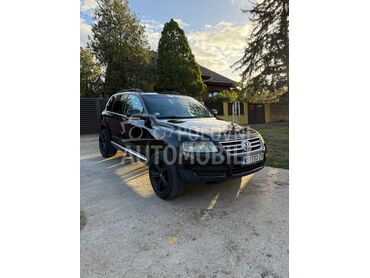 Volkswagen Touareg 2.5 R5 MANUAL FEDERI (može zamena), 5.000 €, 2004. Džip/SUV, Dizel | 2460 cm3, 271.000 km, 128kW (174 KS), Manuelni 6 brzina, 4/5 vrata, 5 sedišta, Bačko Gradište